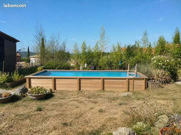 Bas de villa jardin 200 m²