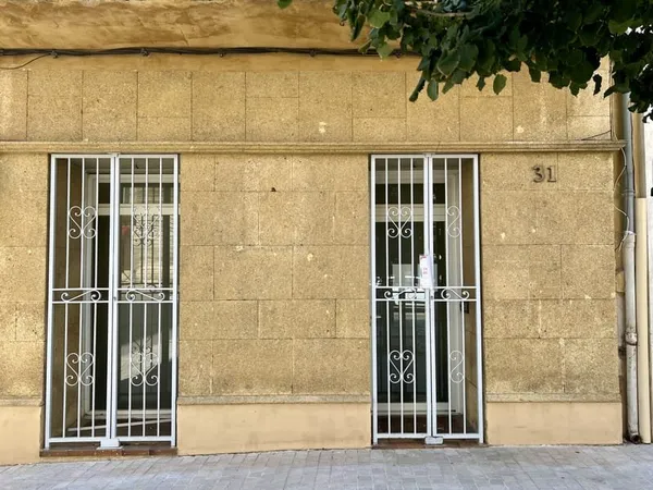 CENTRE-VILLE DE LAMBESC : LOCAL PROFESSIONNEL
