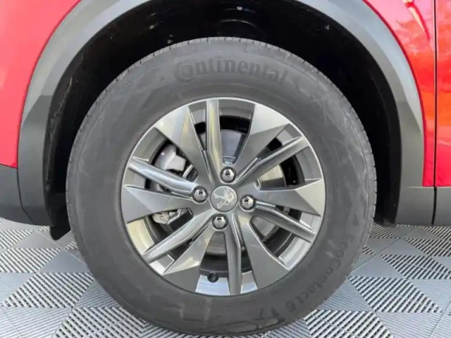 Peugeot 2008 e- 136ch style — photo 11