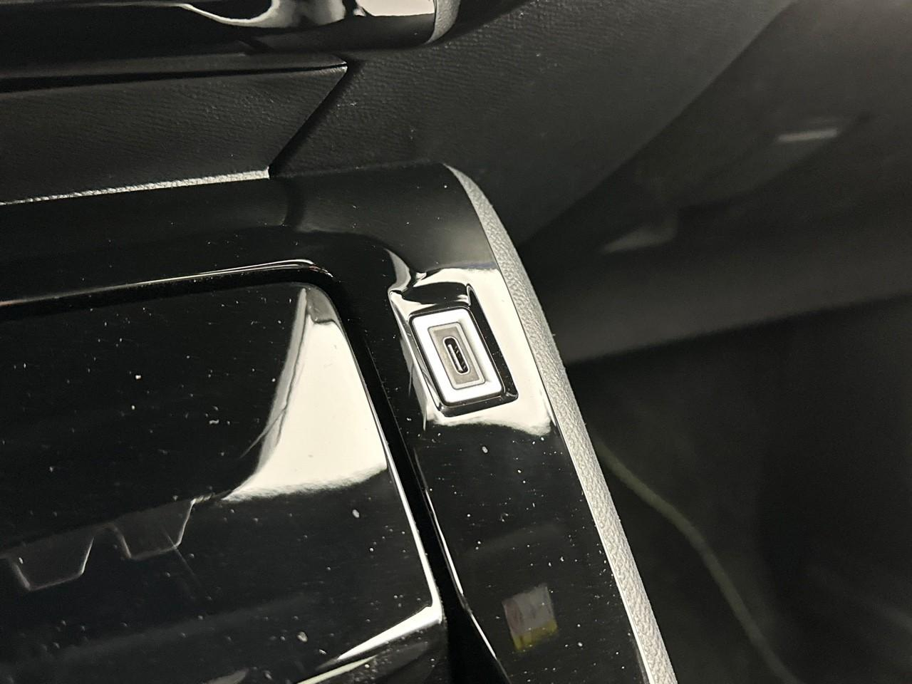 Peugeot 208 hybrid 145 e-dcs6 gt — photo 30