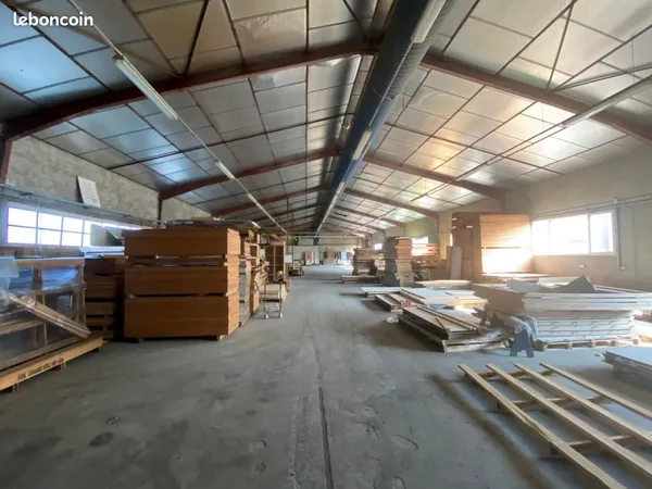 Local d'activité 1 112 m²