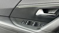 Peugeot 2008 1.2 PureTech 130ch S&S GT — photo 19