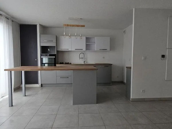 T3 64 m² avec terrasse, jardin et parking