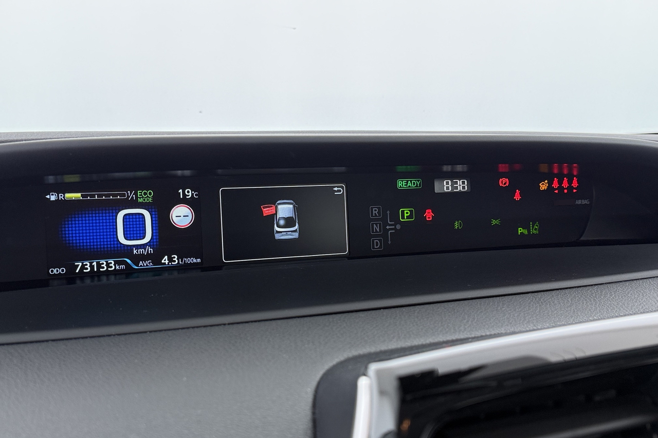 Toyota Prius+ — photo 16
