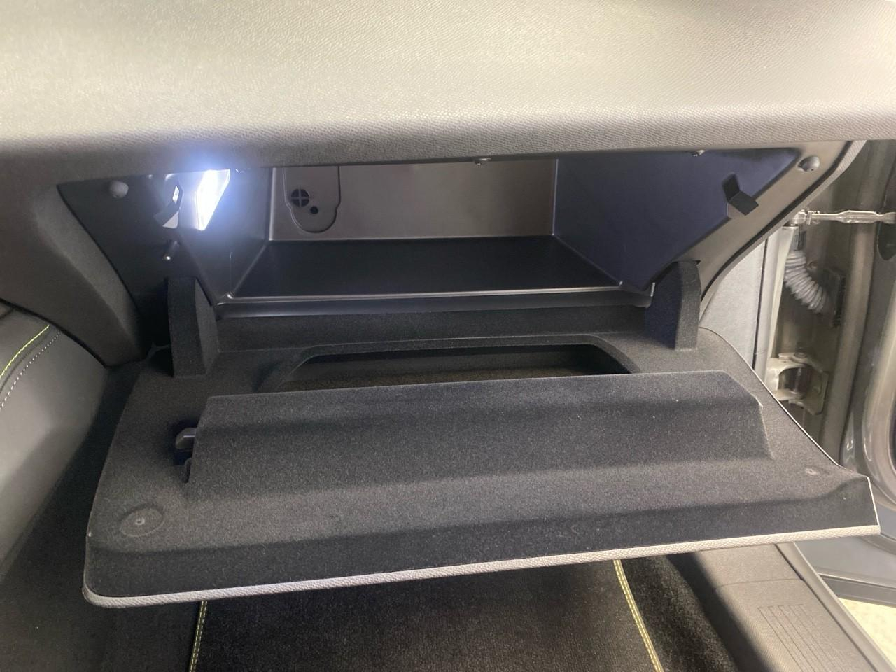 Peugeot 408 hybrid 145 e-dcs6 gt — photo 26