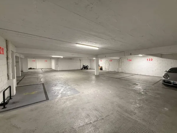 Parking 14 m²