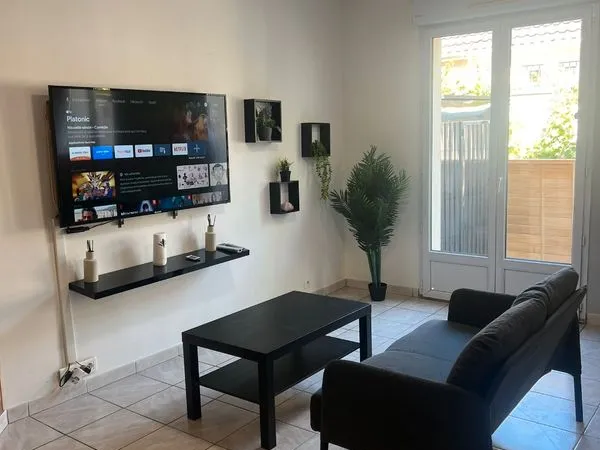 T2 meublé équipé terrasse 40 m²