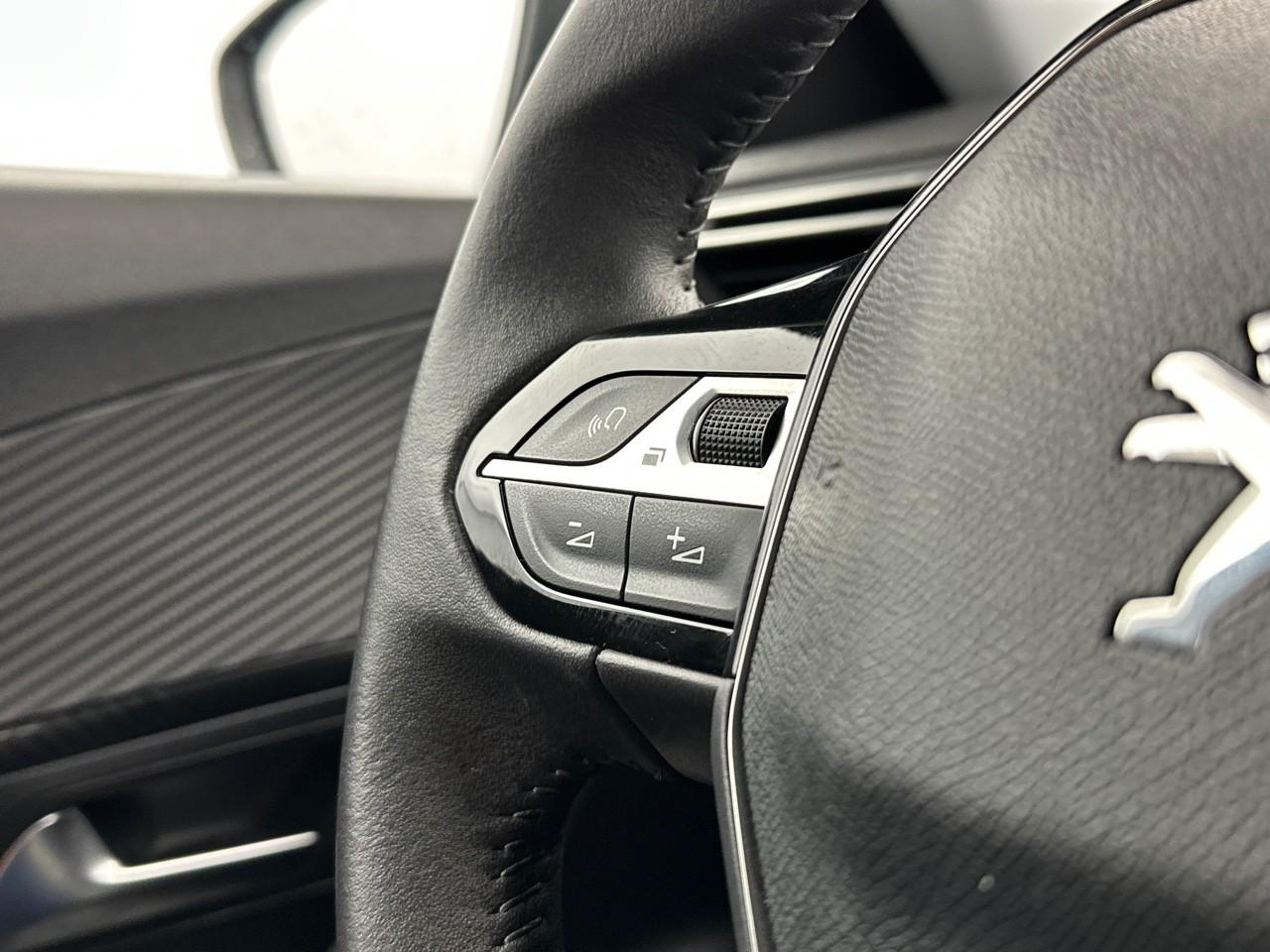 Peugeot 2008 puretech 130 s&s eat8 style — photo 17