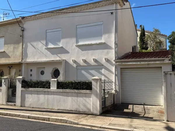 À vendre Béziers proche des Arènes, maison rénovée de 84 m² avec jardin et garage (280 000)