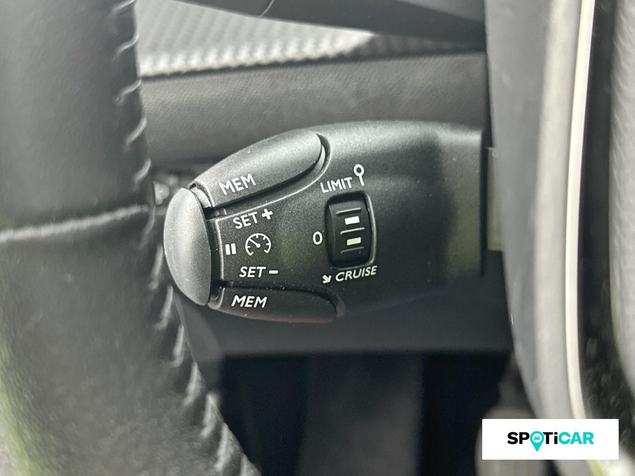 Peugeot 208 1.2 puretech 100ch s&s allure — photo 18