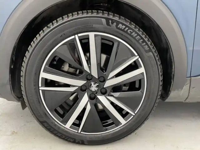 Peugeot 3008 hybrid4 300 e-eat8 — photo 17