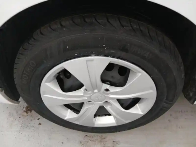 Dacia Sandero eco-g 100 essential — photo 10