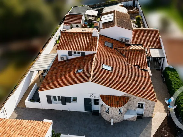 Maison 16 pièces 323 m²