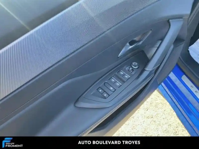 Peugeot 308 1.2 puretech 130ch s&amp;s gt pack eat8 — photo 10