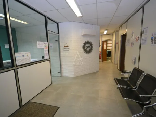 Bureau 330 m²