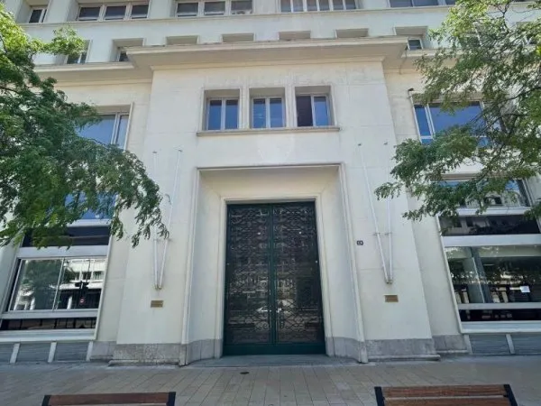 Local commercial 1368 m²