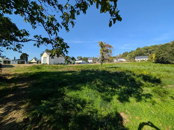 Terrain 1099 m²