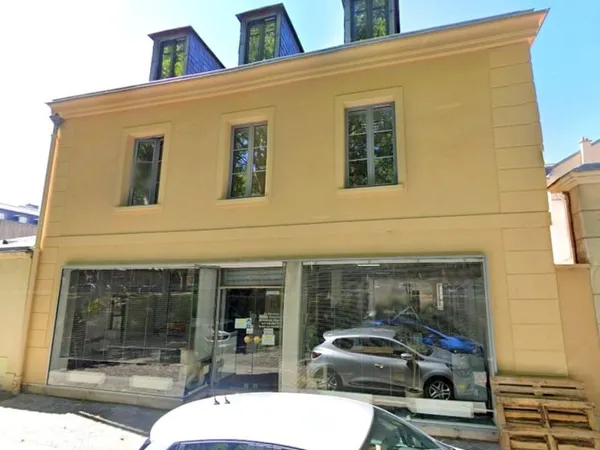 Bureau 384 m²