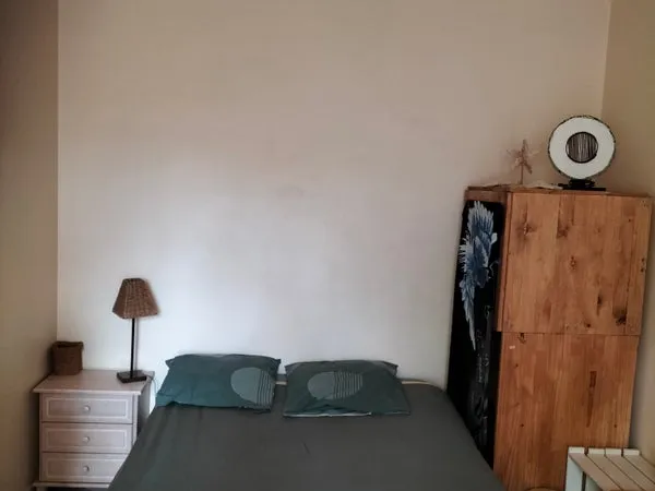 Chambre meublée à louer chez l'habitant