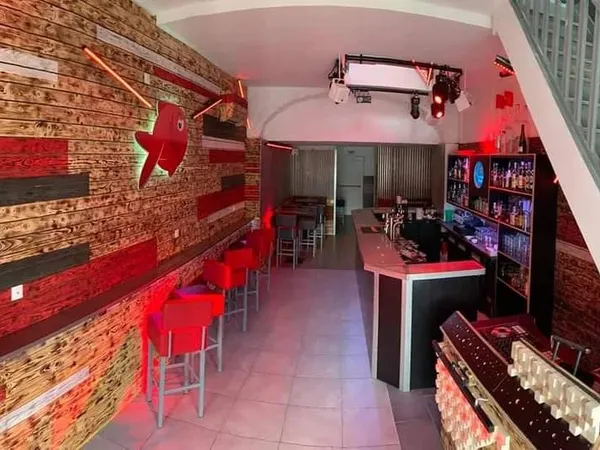 Bar ambiance avec licence 4 + terrasse environ 100 places - Cambrai