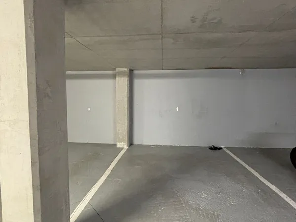 Emplacement dans parking fermé et sécurisé