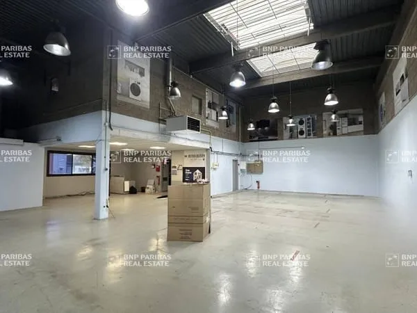Local d'activité 598 m²