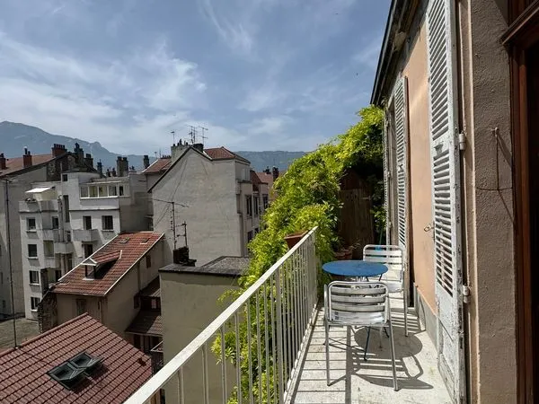 Duplex meublé - lumineux et traversant 70 m2