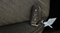 Peugeot 2008 1.2 Hybrid 145ch Allure e-DCS6 — photo 16