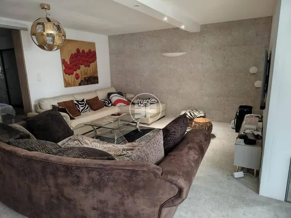 Maison 6 pièces 217 m²