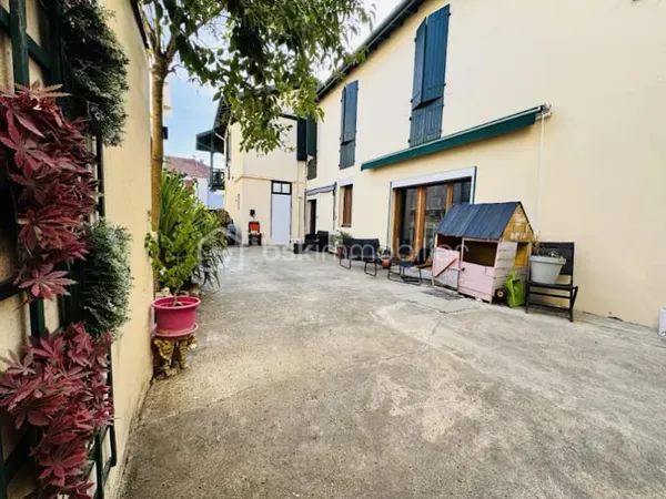 Maison 9 pièces 219 m²