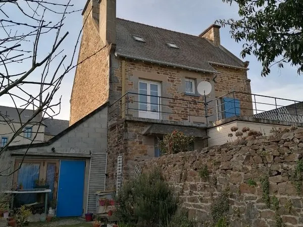 Maison individuelle + maison annexe + terrain constructible