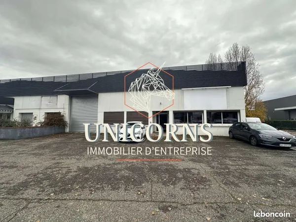 Local industriel 1 550 m²