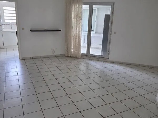 Titre : F3 de 80 m² - Résidence Créole, Pointe de la Verdure, Le Gosier