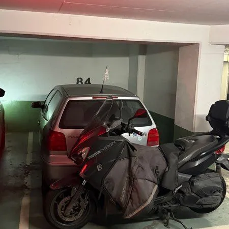Parking avec borne de recharge