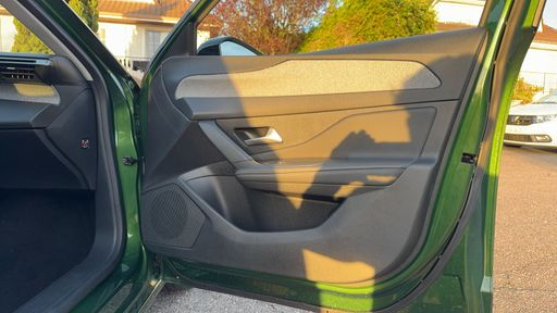 Peugeot 308 1.6 PureTech 180 Hybrid EAT8 - Allure Pack – 2022 – 42191 km – Hybride rechargeable – Boîte Automatique — photo 49