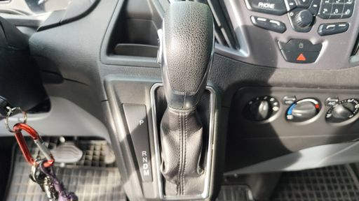 Ford Tourneo Custom 290 L1H1 2.0 TDCi 170ch - Sport – 2017 – 140597 km – Diesel – Boîte Automatique — photo 17