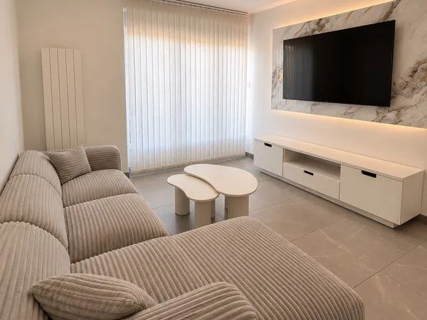 Superbe duplex entièrement rénové à hettange-grande - double garage et cave