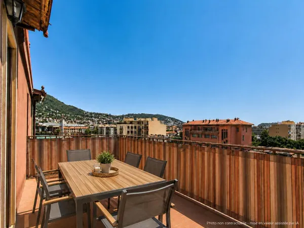 Nice Pasteur – 4 pièces au dernier étage avec terrasse et vue dégagée