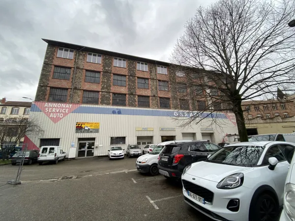 ANNONAY -Bâtiment à usage mixte avec appartement