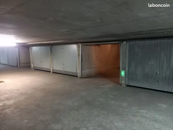 VEND GARAGE - 12.50m²- Lyon Part Dieu - Villette