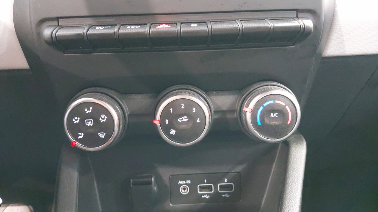 Renault Clio TCe 90 — photo 17