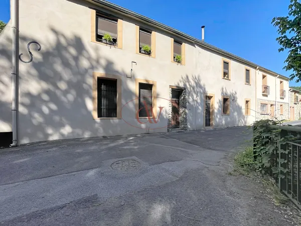 REYNES (66) - MAISON DE VILLAGE 202 M2 - DEPENDANCE - PISCI