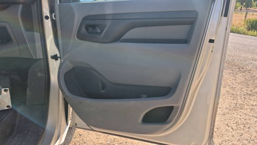 Peugeot Expert Fourgon 2.0 BlueHDi 177 EAT6 - Premium Pack – 2017 – 143631 km – Diesel – Boîte Automatique — photo 26