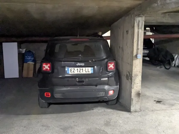 Vends parking souterrain Charles Michel - 15m²