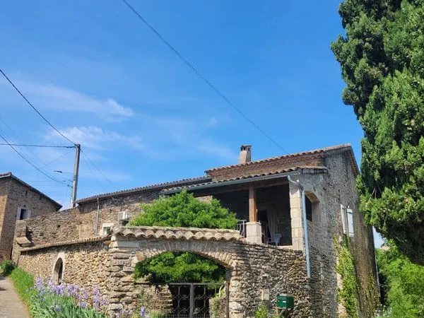 Ancienne ferme restaurée plus terrain constructible