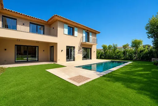 Maison 7 pièces 226 m²