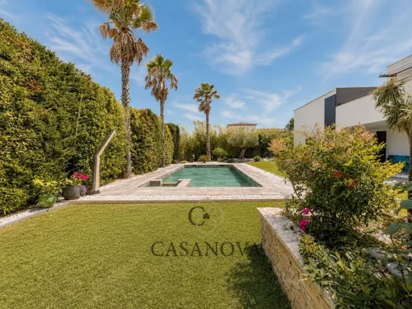 Maison 10 pièces 265 m²