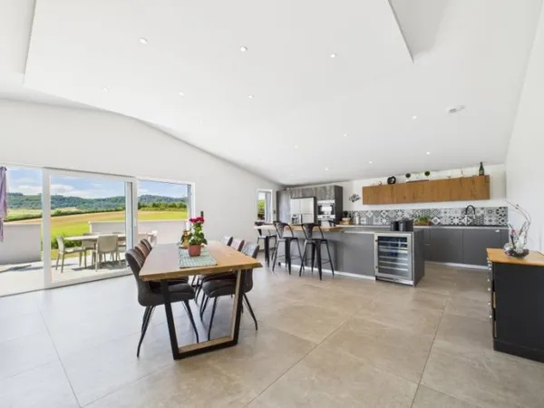 Maison 7 pièces 322 m²