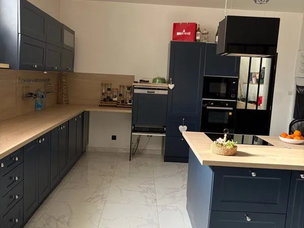 Loue longere meublée 325 m2 avec garages