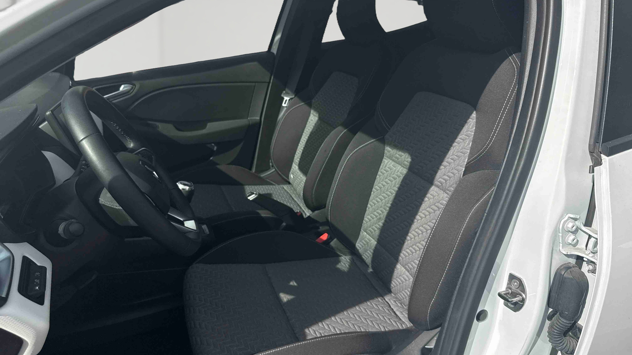 Renault Clio TCe 90 — photo 11